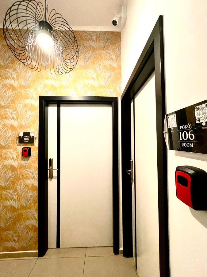 Happy Living Hostel วรอตซวาฟ ภายนอก รูปภาพ