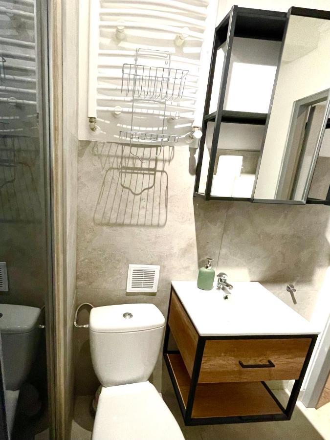 Happy Living Hostel วรอตซวาฟ ภายนอก รูปภาพ