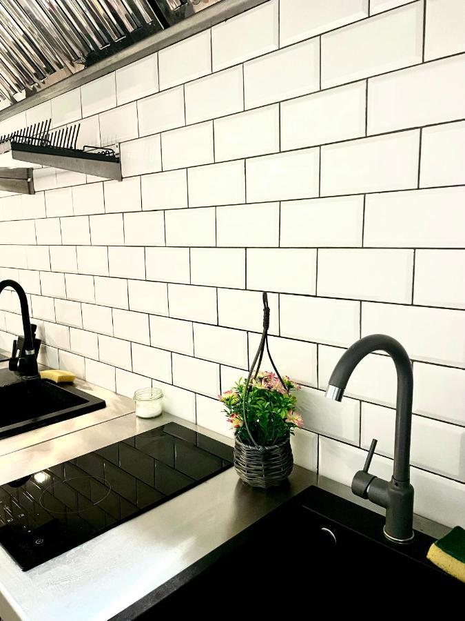 Happy Living Hostel วรอตซวาฟ ภายนอก รูปภาพ