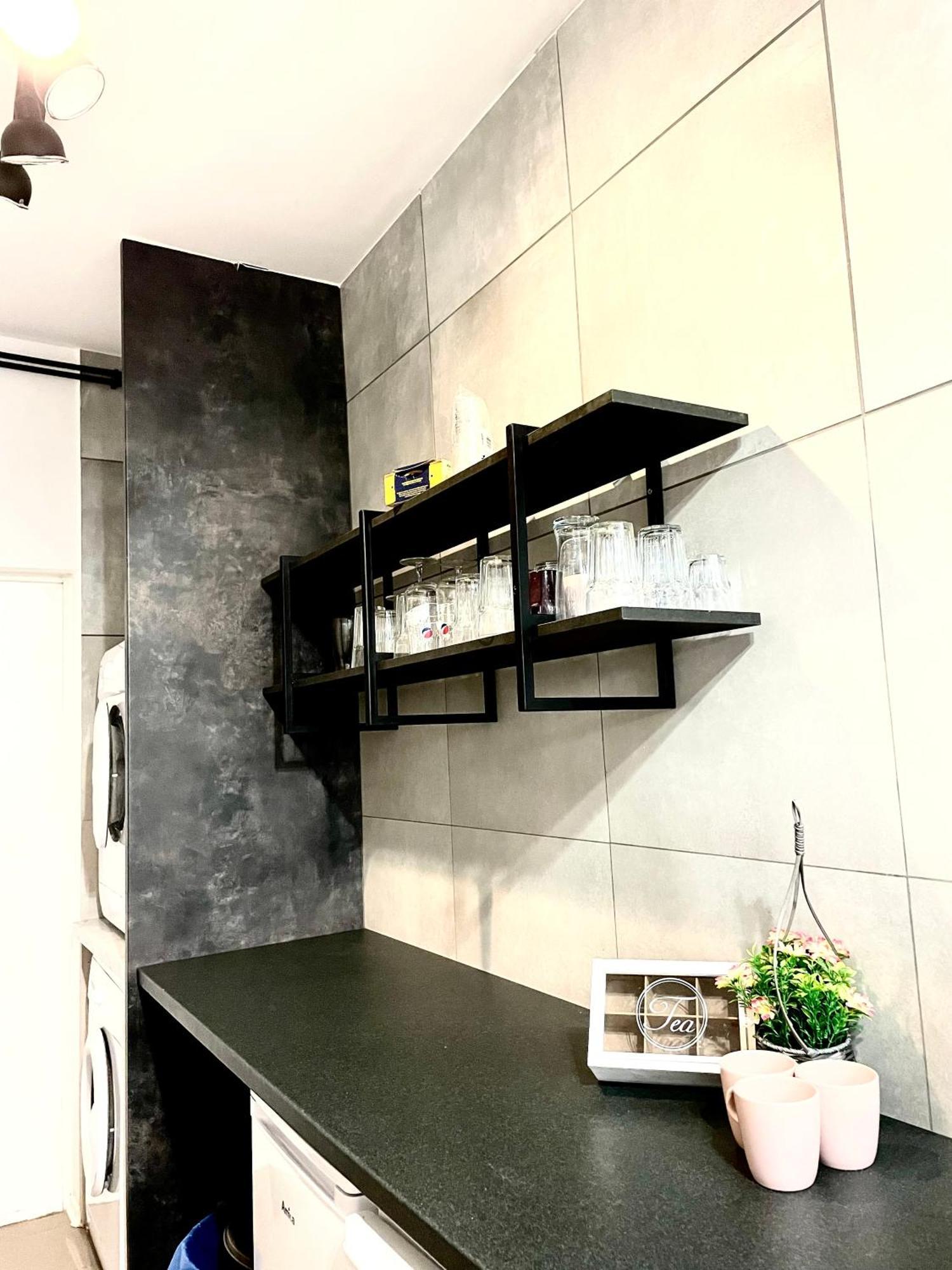 Happy Living Hostel วรอตซวาฟ ภายนอก รูปภาพ