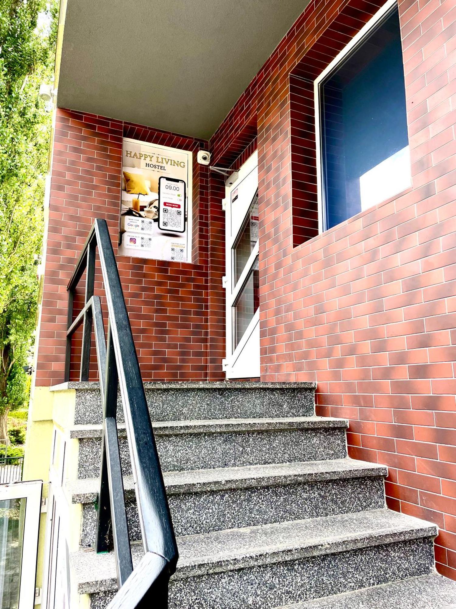 Happy Living Hostel วรอตซวาฟ ภายนอก รูปภาพ